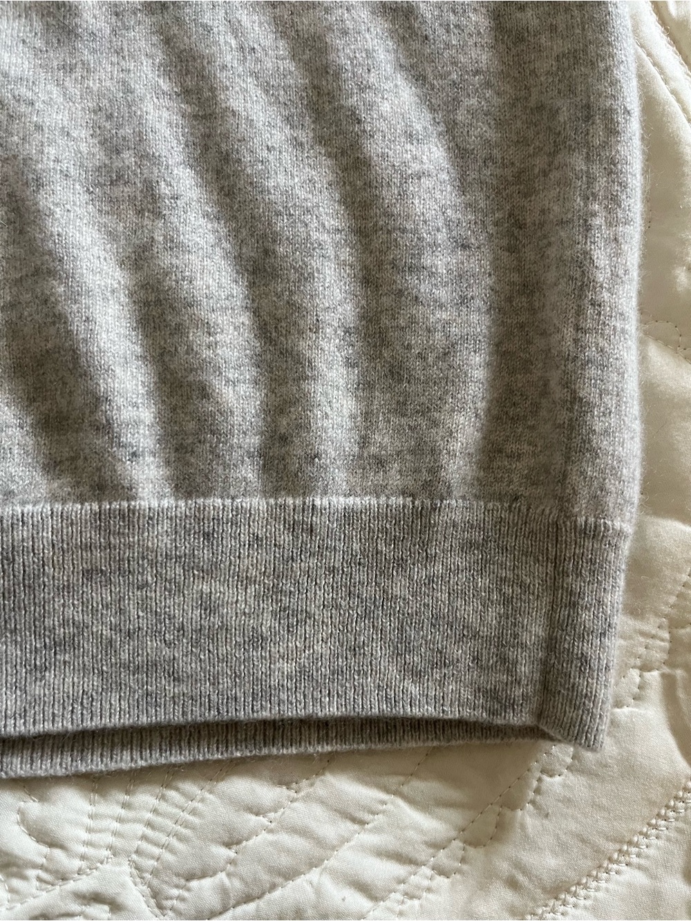 Orvis 100% cashmere Women's Light Gray Turtleneck Sweater small - Picture 6 of 8